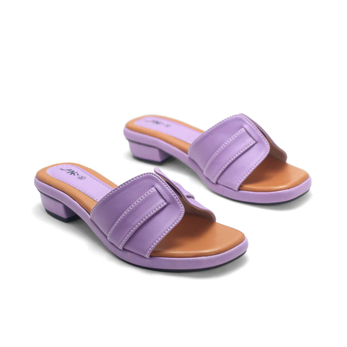Stylish and comfortable women's mules in a classic heel